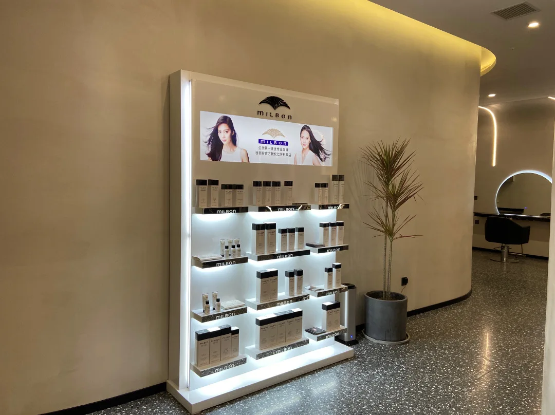 Makeup Showcase Retail Shop In - Interior Design Nail Salon avaliação e preço
