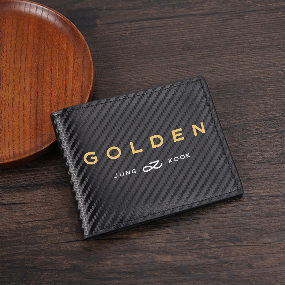 Golden text and artist's name  - Interior Design Photo avaliação e preço